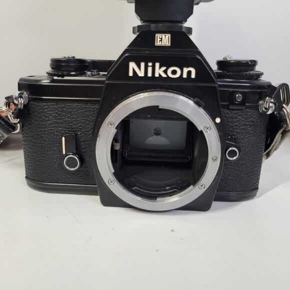 Nikon EM 35mm SLR Film Camera Lot Tamron LENS 70-210 And 28-70mm Rokunar Flash - Picture 3 of 10